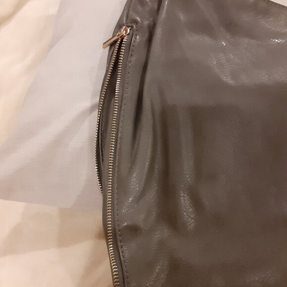 Mosh Grey Purse w/Double Handle and Shoulder Chain.  Zipper Closure - Picture 4 of 4